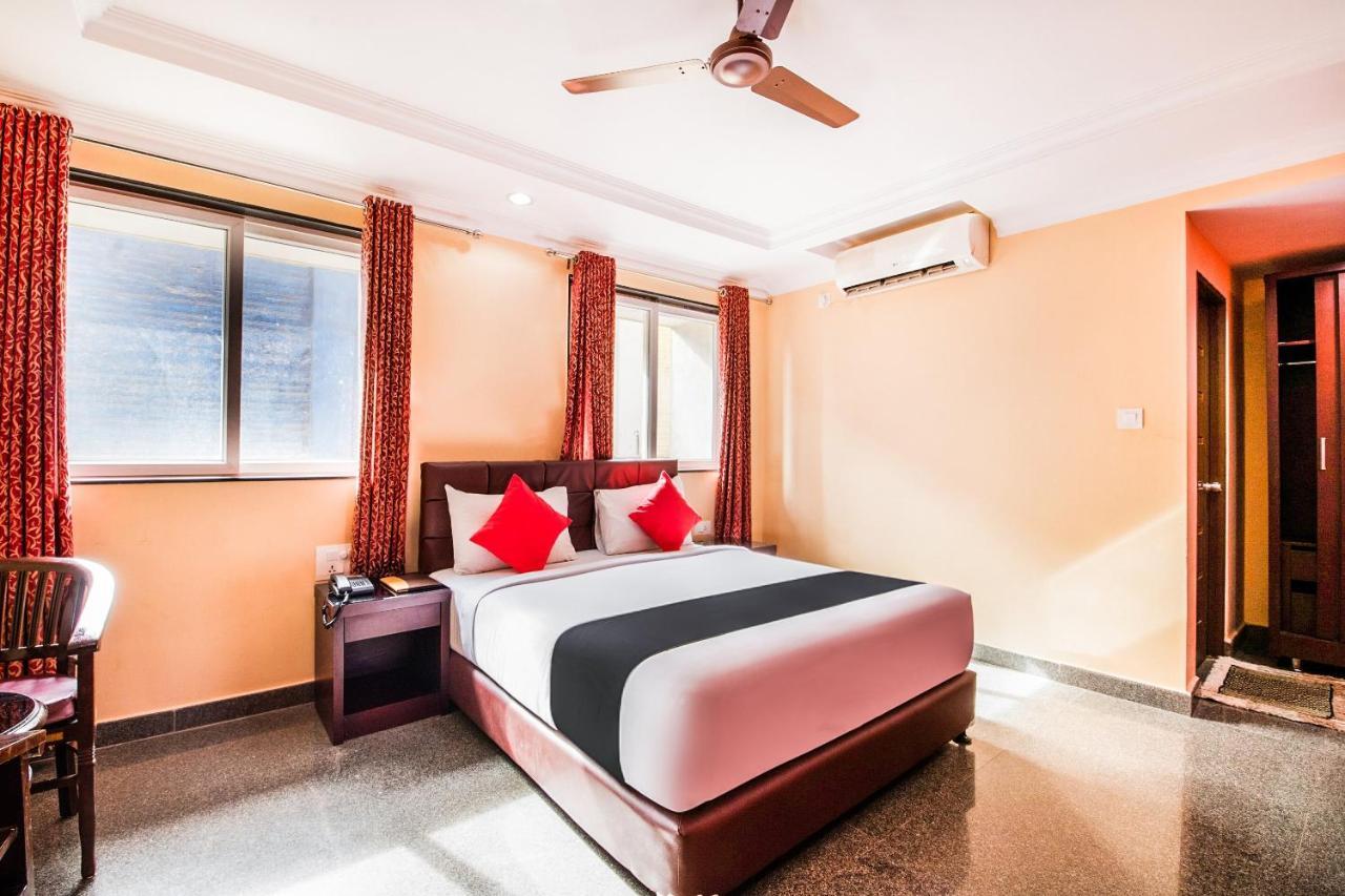 Capital O 22439 Ratna Forever Hotel Karkal Exterior photo